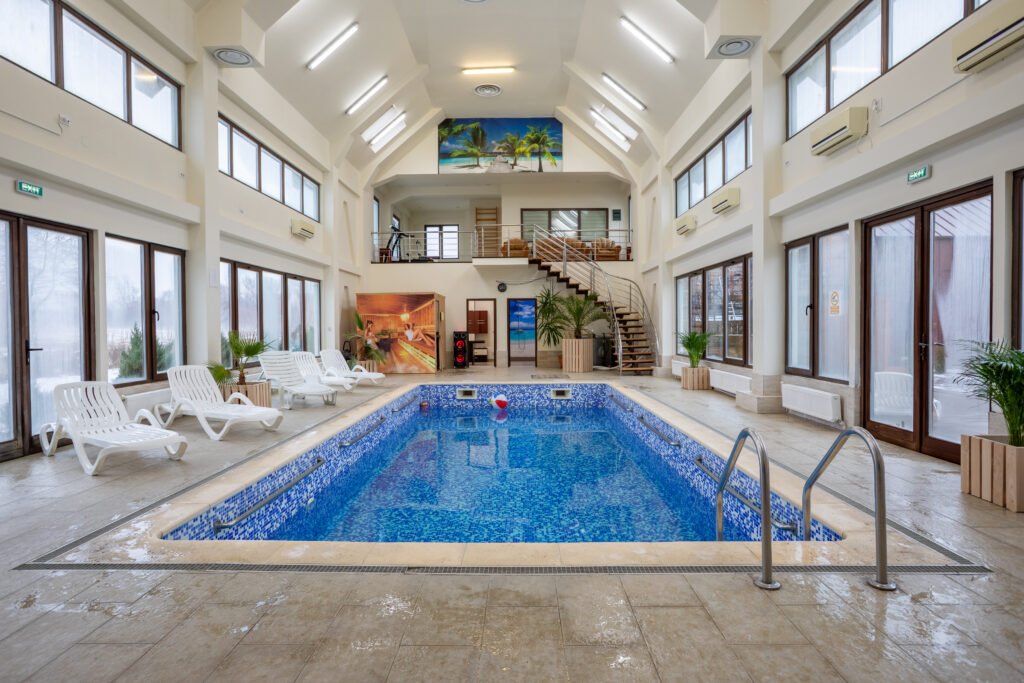Complex Turistic Zimbru piscină interioară 2